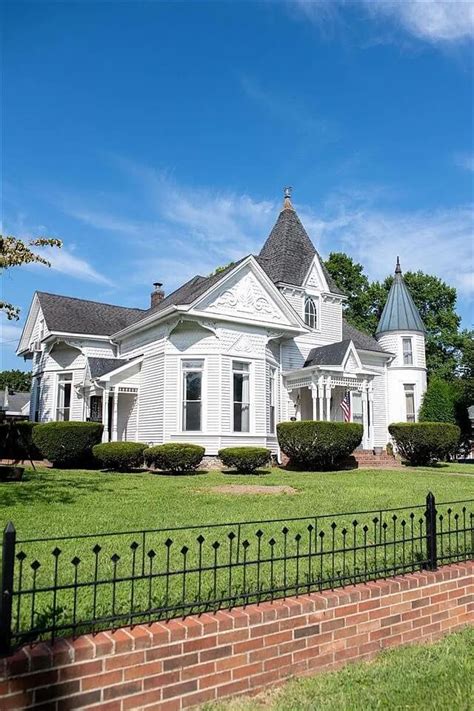 1891 Historical house in Russellville, Kentucky - $398k | Old Houses USA