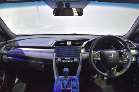 Honda Civic Hatchback interior at the BIMS 2017