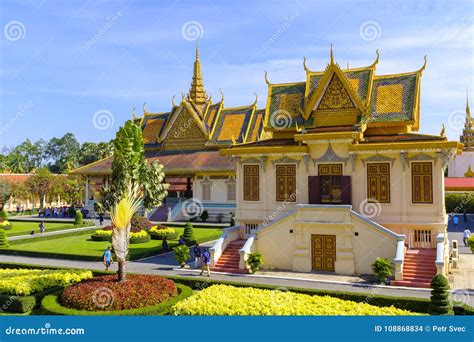 Royal Palace in Phnom Penh editorial stock image. Image of royal ...