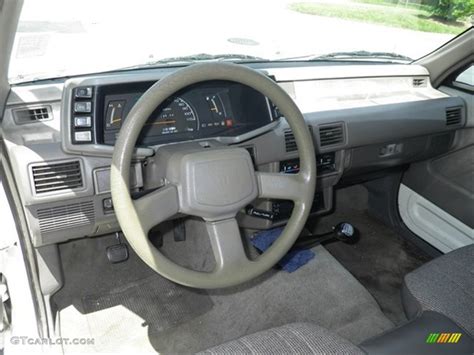 1992 Isuzu Pickup S 2.3 Interior Color Photos | GTCarLot.com