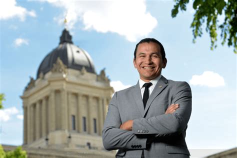 Wab Kinew voted in as new leader of Manitoba NDP - Winnipeg | Globalnews.ca