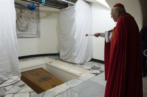 Pope Benedict XVI laid to rest where two canonized popes were buried ...