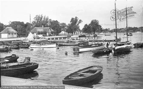 Photo of Oulton Broad, Boat Landing c.1939 - Francis Frith