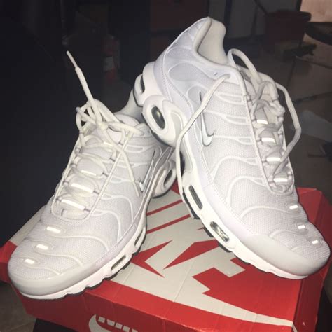 Nike air max plus tn | Nike shoes women, Nike air shoes, White nike shoes