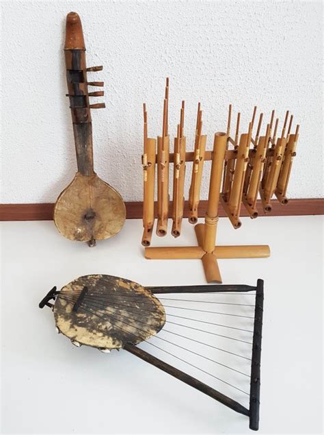 LOT: 3 native Instruments - Angklung + 2 different African string instruments - Catawiki