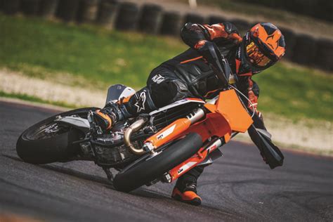 2023 KTM 450 SMR | First Look Review | Rider Magazine