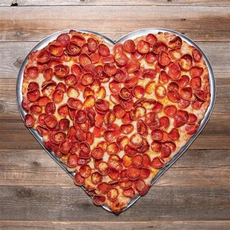 11 Best Heart-Shaped Pizza 2022 — Heart Shaped Pizza Delivery