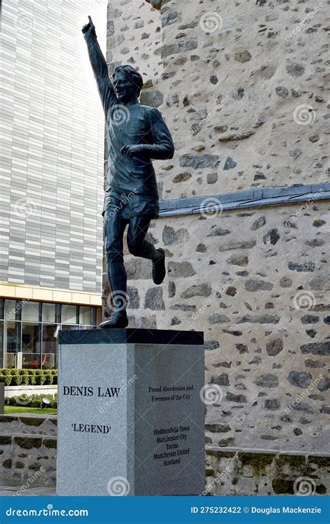 Denis Law Statue - Aberdeen, Scotland Editorial Photography - Image of ...