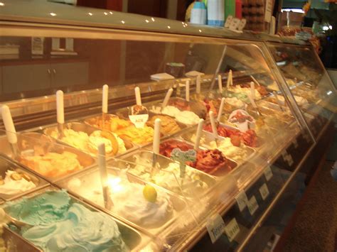 File:Ice cream shop in Italy.JPG - Wikimedia Commons