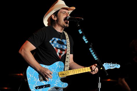 File:US Navy 110908-N-DG679-045 Country music star Brad Paisley performs to more than 11,000 ...