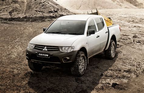 Mitsubishi Triton Heavy Duty introduced for RM72k – standard-fit off ...