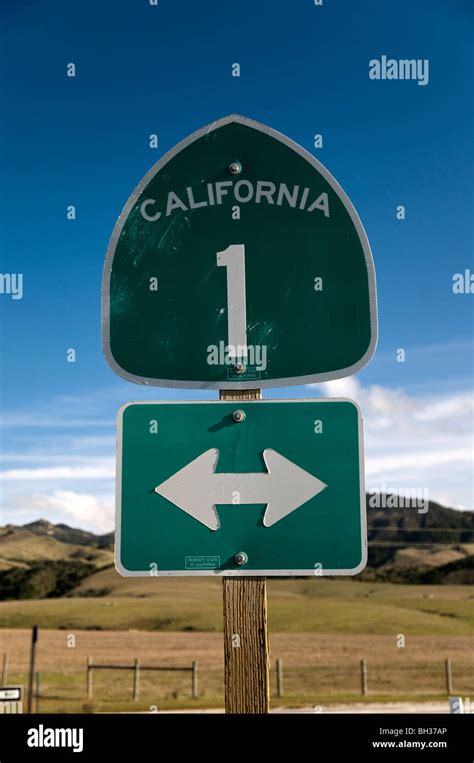 California 1 road sign hi-res stock photography and images - Alamy