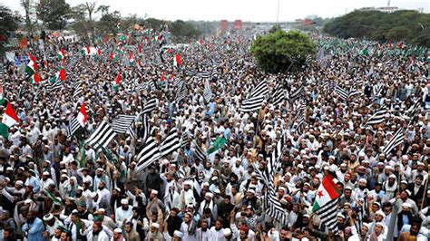 Pakistani cleric leads anti-govt protest in Pakistan, demanding ...