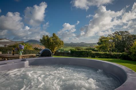 Top 5 | Holiday Cottages With A Hot Tub - Dioni Holiday Cottages