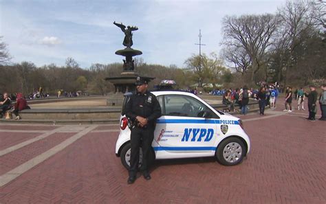 NYPD's "kissable and huggable" Smart cars receive flood of attention ...