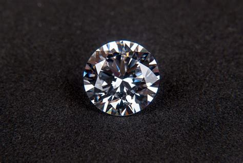 Zircon vs Cubic Zirconia : Discover essential information