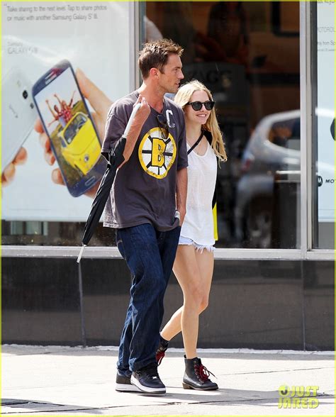 Amanda Seyfried & Desmond Harrington Hold Hands in NYC!: Photo 2709374 ...