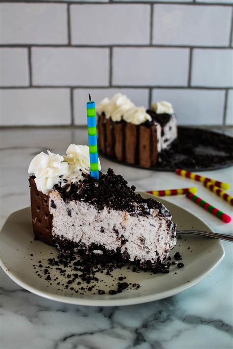 Super Easy Oreo Ice Cream Cake - that kids can make! - SavvyMom