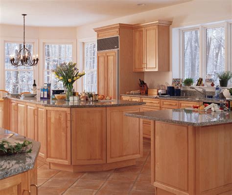 Light Maple Cabinets in Kitchen - Kitchen Craft Cabinetry