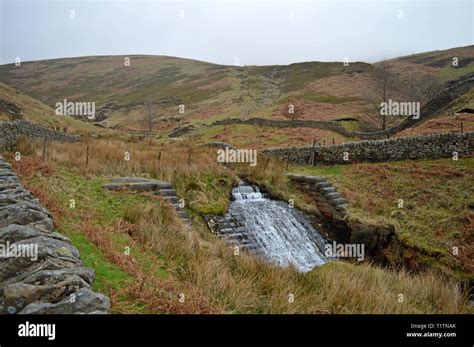 Kinder Scout waterfall flowing into the reservoir, Derbyshire Stock ...