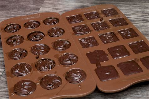 How to make molds for chocolate praline? | Savoury Trips