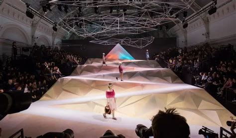 Runway Set Design: Fascinating Transformation Of Ideas Into Art | The ...