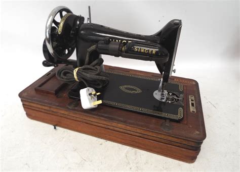 Vintage Singer 99K manual hand crank sewing machine with case with light, 1956 - Catawiki