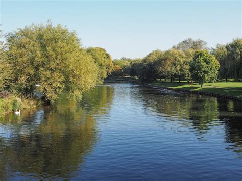 Premium Photo | River avon in stratford upon avon