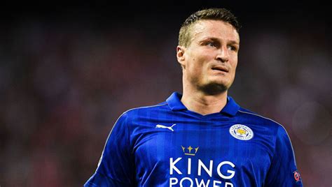 Robert Huth Hilariously Announces His Return to Leicester City Training ...