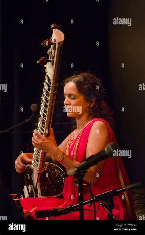 Sitarist Anoushka Shankar Stock Photo - Alamy