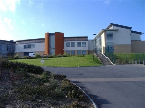 Venerable Bede school, Tunstall Bank © Roger Cornfoot cc-by-sa/2.0 :: Geograph Britain and Ireland