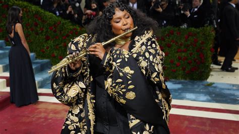 Lizzo Plays Flute With Her Idol ‘King of Flutes’ - Watch