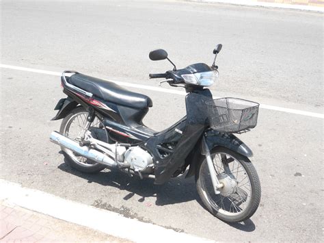 File:Honda.Dream.125.cc.2006.Cambodge.jpg - Wikipedia, the free ...