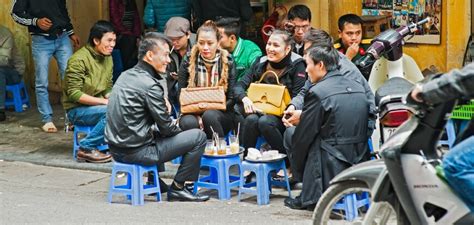 Food Street, Tong Duy Tan – Karaoke Like Clockwork at our Hanoi Home