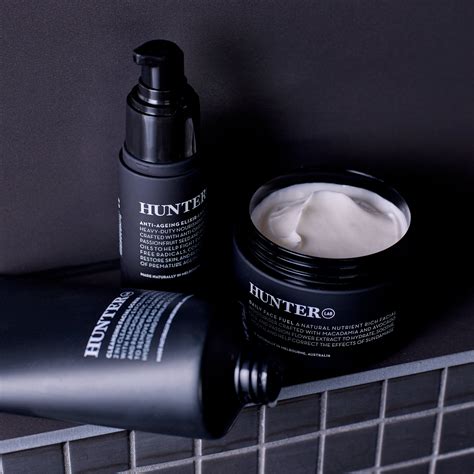 Eﬃcient super natural men’s skin care tools crafted to seamlessly fit into the daily male ...