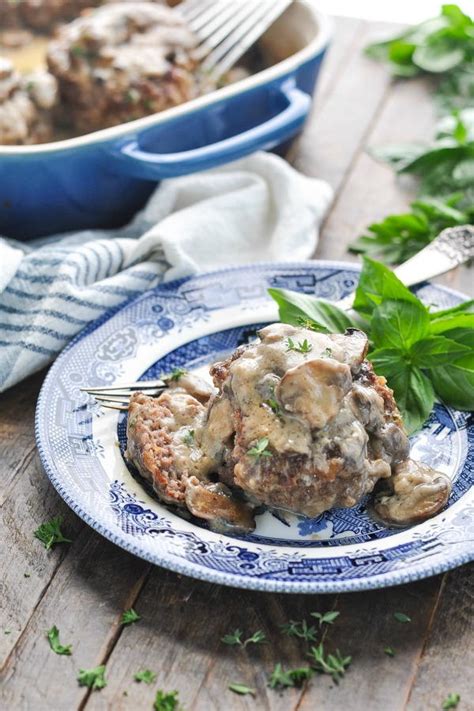 Hamburger Steak with Mushroom Gravy | RecipeLion.com