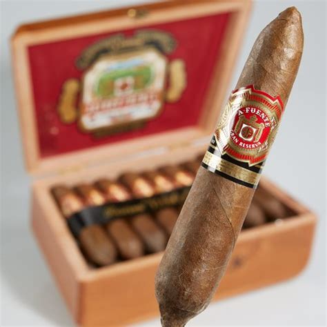 Arturo Fuente Hemingway - CIGAR.com