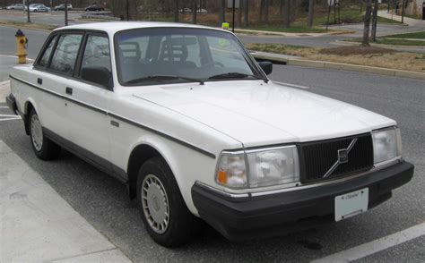 Volvo 240 - Information and photos - MOMENTcar