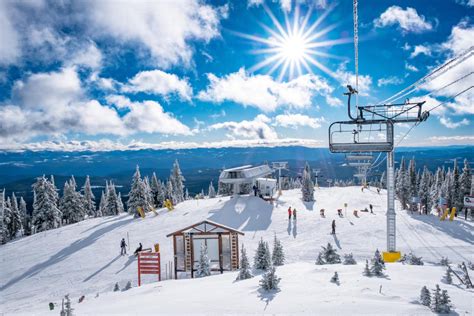 Kelowna & Okanagan Valley Ski Resorts, Skiing, & Snowboarding