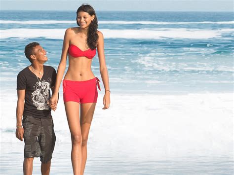 World's Tallest Couple: Body Bizarre on TV | Channels and schedules ...