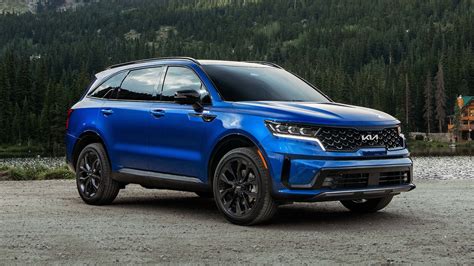 2022 Kia Sorento Buyer's Guide: Reviews, Specs, Comparisons