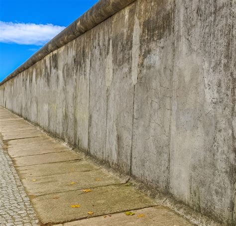 Premium Photo | Hdr berlin wall ruins