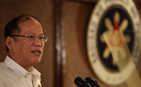 Aquino asks supporters to wear yellow ribbon