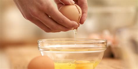 Every Way You Could Possibly Need To Crack An Egg (VIDEOS)