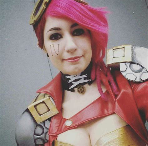 Vi from League of Legends | Cosplay Amino