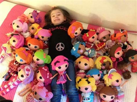 She's in a sea of Lalaloopsy dolls! #lalaloopsycollection Lalaloopsy ...