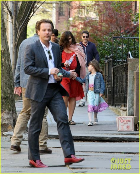 Maggie Gyllenhaal & Peter Sarsgaard: Sunday Stroll: Photo 2646881 | Celebrity Babies, Jake ...