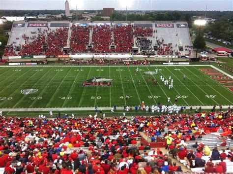 NIU tries cash prizes to lure students to football games - Chronicle Media