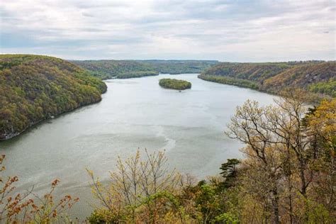 Overlooking the Susquehanna River from The Pinnacle in Lancaster County ...