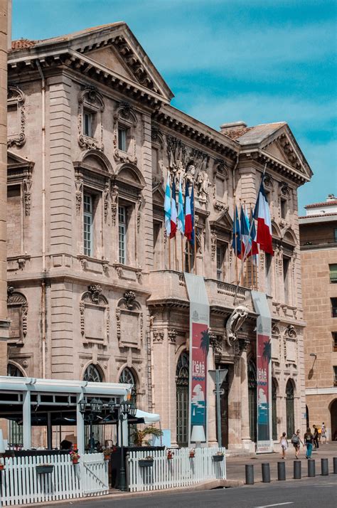 Marseille City Hall • Visit Marseille • Colorbüs